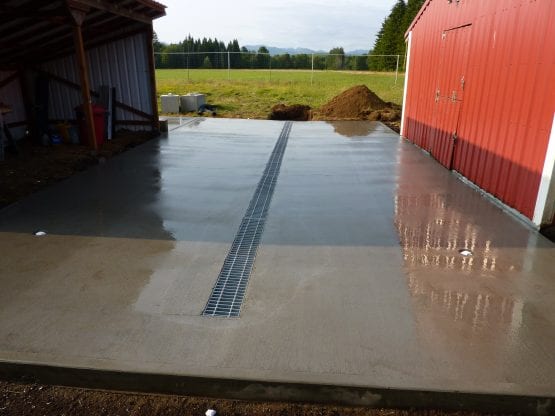 P1 Installed MEGAMAX® Insta Pour® with Hot Dip Galvanised Steel Bar Grate Option a 555x416